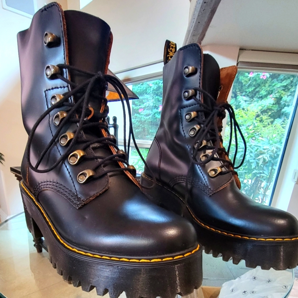 Dr. Martin boots size 9